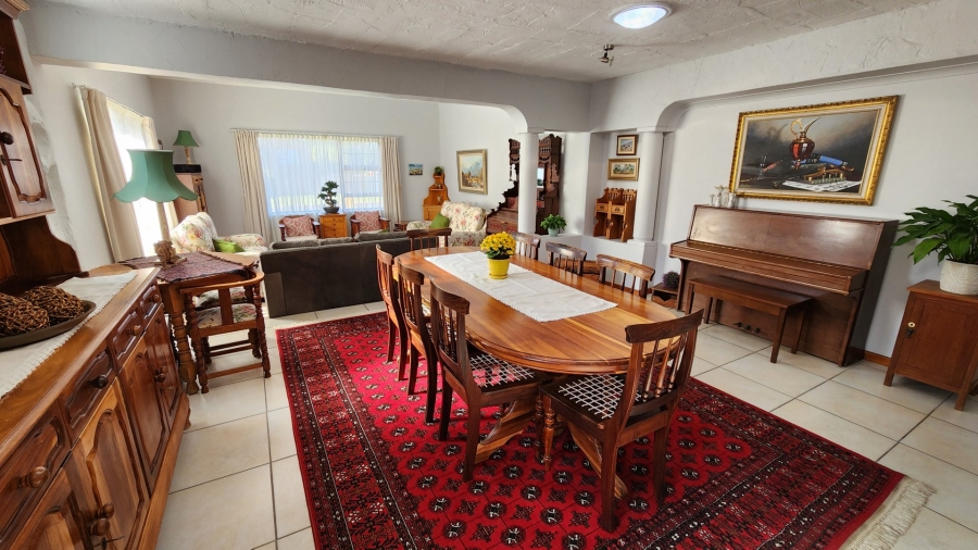 6 Bedroom Property for Sale in Fraaiuitsig Western Cape